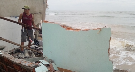 Cần sớm tái định cư cho người dân làng chài Khê Tân