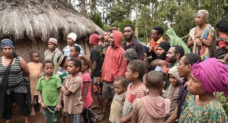  Vụ giải cứu cô bé 7 tuổi ở Papua New Guinea
