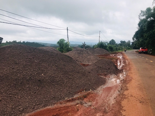 Làm rõ việc công ty đổ chất thải ra môi trường