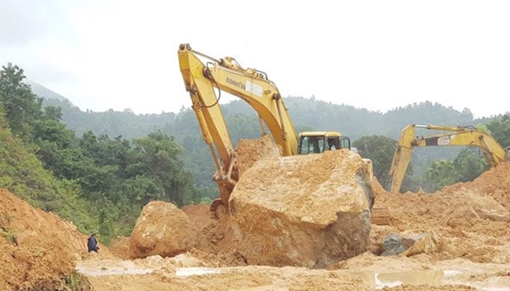 Thông tuyến đường đến 2 xã bị cô lập tại rẻo cao Hướng Hóa