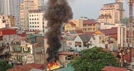 Khống chế vụ cháy lớn trên phố Đặng Dung