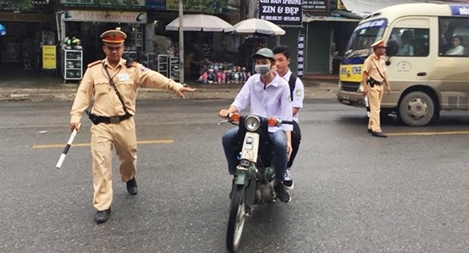 Vượt đèn đỏ - xin đừng nhanh một giây mà chậm cả đời!