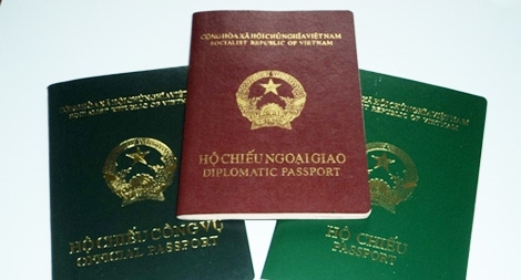 Sự lố bịch của những kẻ mượn thứ hạng hộ chiếu để miệt thị dân tộc