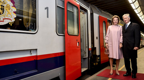 Nhà vua Bỉ công du nước ngoài bằng tàu hỏa