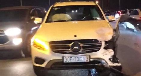 Tai nạn liên hoàn trên cầu Vĩnh Tuy, 3 tài xế bị thương nặng