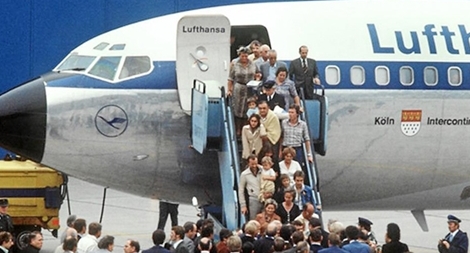 Hồ sơ chiến dịch “Feuerzauber”: 7 phút sinh tử