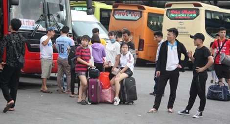 Vận tải khách núp bóng xe hợp đồng gây hỗn loạn