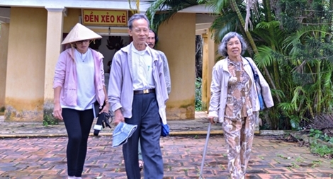 Đóa hồng bất khuất