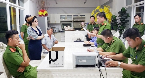 Bắt nữ giám đốc bán dự án "ma"