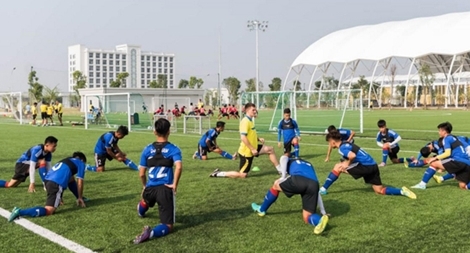 Cầu thủ Việt và câu chuyện “muốn thành cá kình phải ra biển lớn”