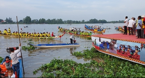 Khai mạc giải đua ghe Ngo Lễ hội Oóc Om Bóc Kiên Giang năm 2019
