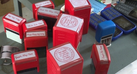 Bắt nhóm người chiếm đoạt tài sản qua tài khoản ngân hàng 