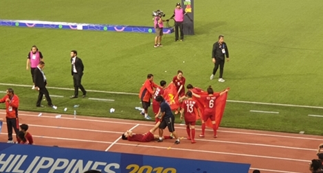 Khoảng lặng sau tấm Huy chương vàng bóng đá nữ