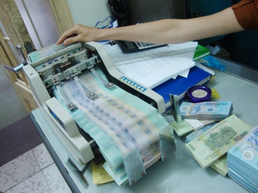 Cân nhắc quy định phong tỏa tài khoản khi phát hiện chuyển nhầm