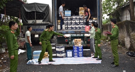 Hơn 1.000 chai rượu lậu suýt được về Hà Nội “đón Tết”