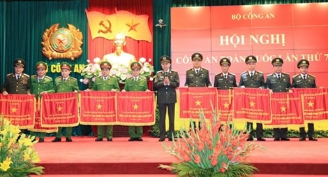 Tổng kết thi đua, trao nhiều phần thưởng cao quý tặng lực lượng CAND