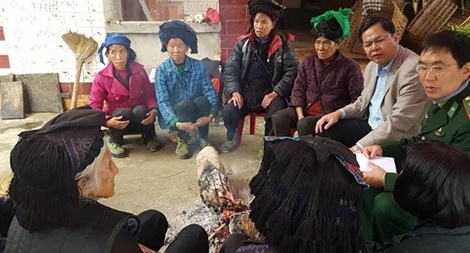 Giúp dân hóa giải lời phán truyền ác độc