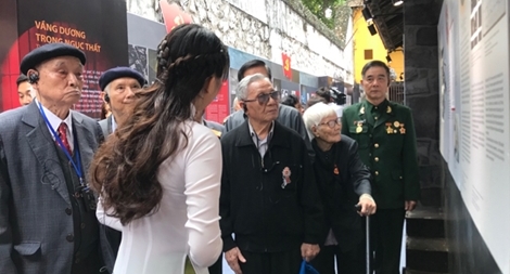 Kết nạp đảng viên trong lao tù - Chuyện bây giờ mới kể