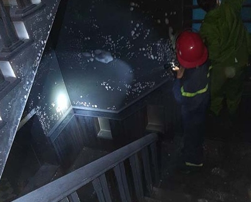 Bất cẩn khi thắp hương ngày Tết, 2 ngôi nhà “phát hỏa”