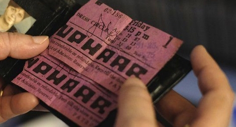 Chiếc vé xem phim oan nghiệt