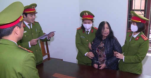 Tạm giam “lão bà” chuyên lừa xin việc