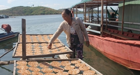 Làng chài của người Nam Bộ trên cao nguyên bazan