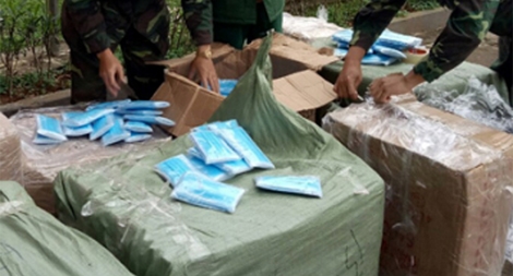 95.000 khẩu trang chuẩn bị "vượt biên" sang Lào