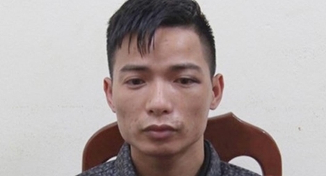 Giật mình vứt lại ba lô chứa 12 bánh heroin và 1 súng ngắn 