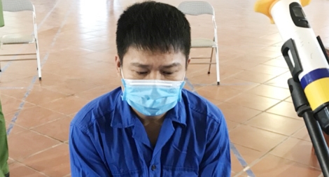 Giật máy đo thân nhiệt của chốt kiểm dịch lĩnh 4 năm tù