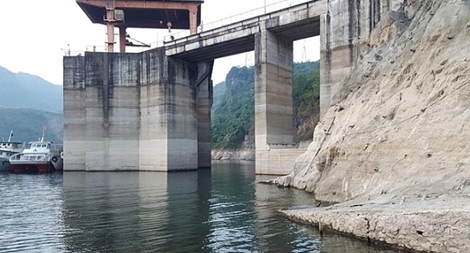 Thủy điện Hòa Bình thiếu nước nghiêm trọng