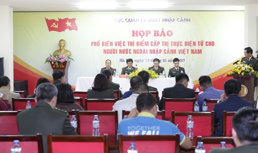 Đổi mới và nâng cao chất lượng công tác quản lý xuất nhập cảnh