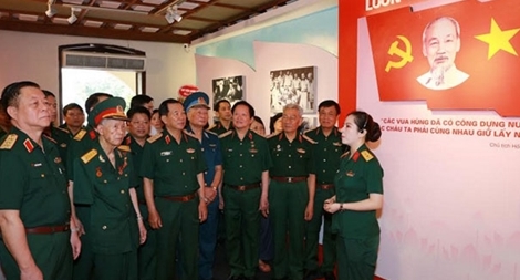 Trưng bày chuyên đề “Luôn có Bác trong tim”