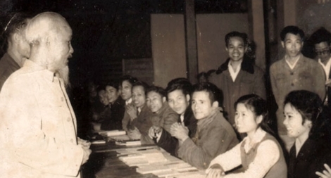 Nhạc sĩ Dân Huyền: “Ấm lời Bác dạy, mát bàn tay con”