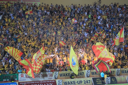 Các sân cỏ sôi động trở lại, điều chỉ có ở Việt Nam