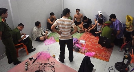 Ổ xóc đĩa có nhiều cán bộ, viên chức tham gia