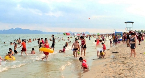 Quảng Ninh hút khách du lịch trở lại