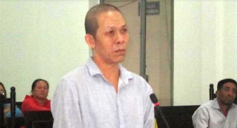 Người đàn ông chém cả vợ lẫn em vợ trong tiệc thôi nôi