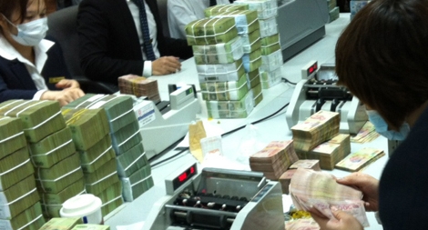 Tiếp tục giảm một loạt các loại phí