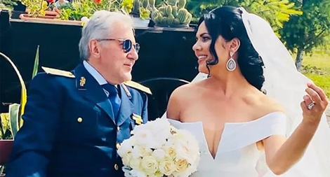 Huyền thoại quần vợt U80 cưới vợ lần 5