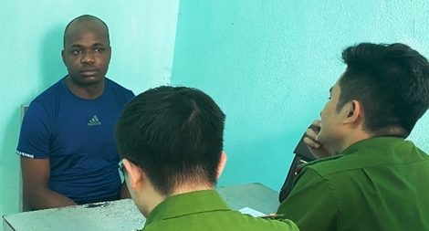 Kẻ lừa đảo người nước ngoài chuyên gửi quà cho chị em