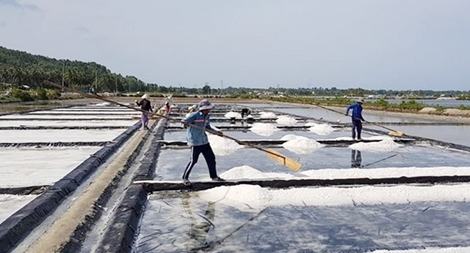 Làng muối Tuyết Diêm đắng chát vị mặn mồ hôi