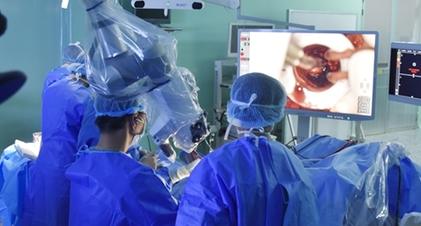 Kỳ tích y học - Bệnh nhân đàn hát khi đang mổ não