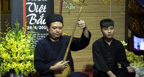 Nghệ nhân trẻ nặng lòng với then