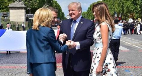 Văn hóa bắt tay trong giới chính khách