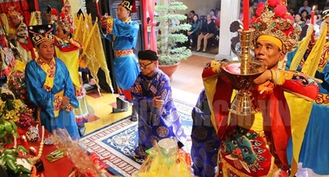 Bên Lăng Ông Bà Chiểu