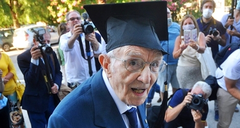 Cử nhân cao niên nhất Âu lục