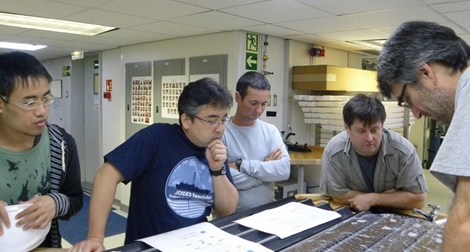 Hồi sinh vi khuẩn 100 triệu năm tuổi