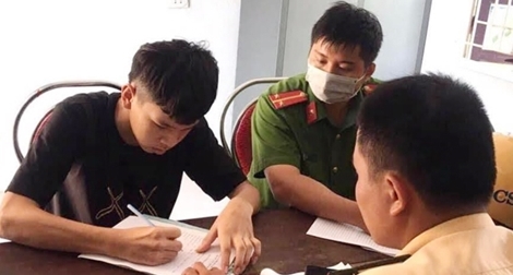 Vụ lái xe bằng chân trên QL1A: Xử phạt người giao xe