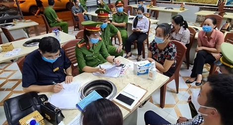 Khởi tố chủ quán nướng làm nhục người khác