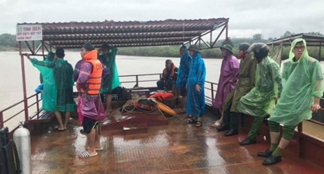 Lật thuyền trên sông Sê San, 3 người thoát chết, 1 người mất tích